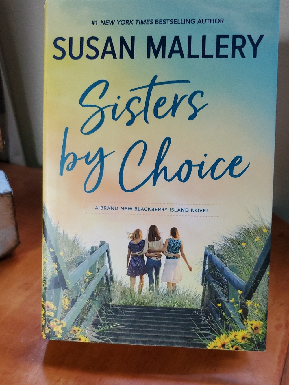 Susan Mallery "Sisters by Choice" Hardcover Book - Yellow & Blue Cover